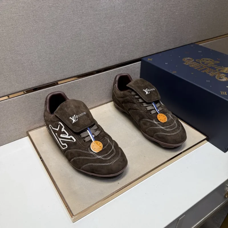 Louis Vuitton Unisex LV Footprint Soccer-Brown 1AHTXU