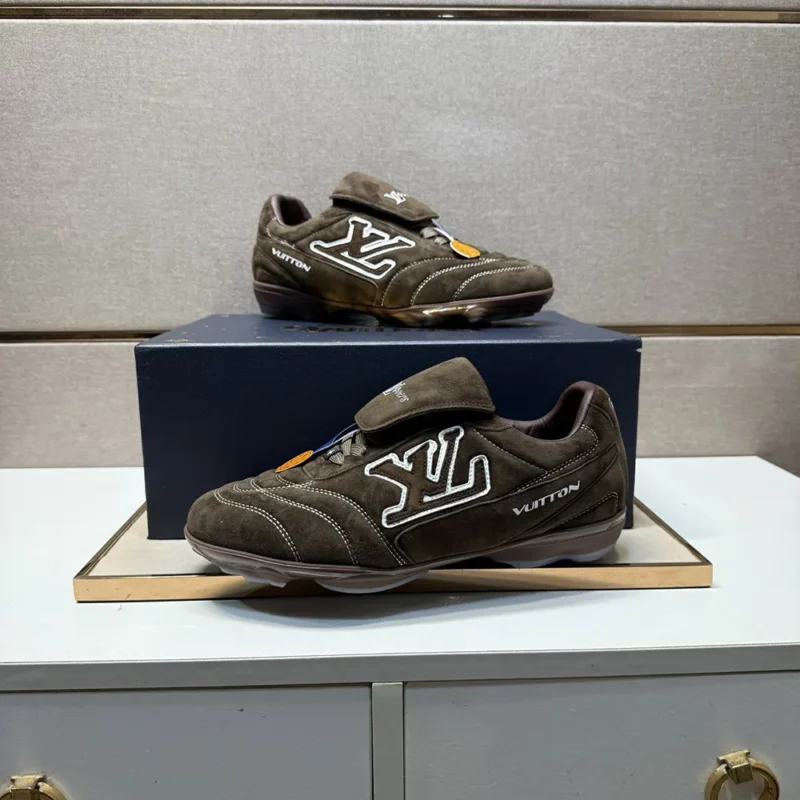 Louis Vuitton Unisex LV Footprint Soccer-Brown 1AHTXU