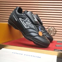 Louis Vuitton Unisex LV Footprint Soccer Sneaker-Black 1AHAI1 (1)