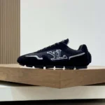 Louis Vuitton Unisex LV LV Rally Sneaker-Black 1AHTZI