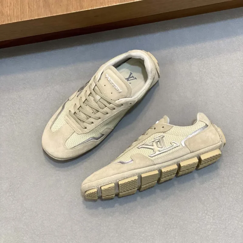 Louis Vuitton Unisex LV Rally Sneaker-Beige 1AHU02