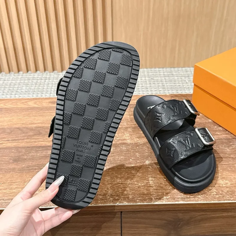 Louis Vuitton Unisex LV Venice Mule-Black 1AHSJI