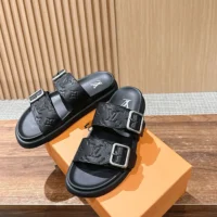 Louis Vuitton Unisex LV Venice Mule-Black 1AHSJI (1)