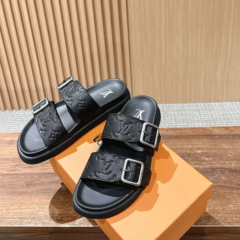 Louis Vuitton Unisex LV Venice Mule-Black 1AHSJI