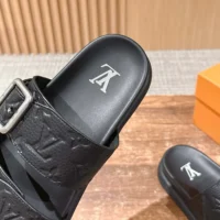 Louis Vuitton Unisex LV Venice Mule-Black 1AHSJI (1)