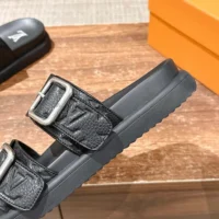 Louis Vuitton Unisex LV Venice Mule-Black 1AHSJI (1)