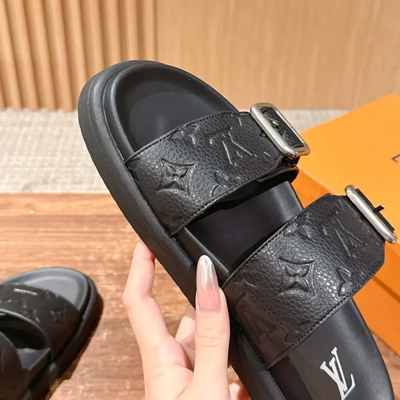 Louis Vuitton Unisex LV Venice Mule-Black 1AHSJI