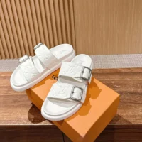 Louis Vuitton Unisex LV Venice Mule-White 1AHSJ3 (1)