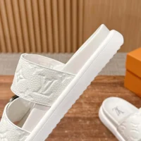 Louis Vuitton Unisex LV Venice Mule-White 1AHSJ3 (1)