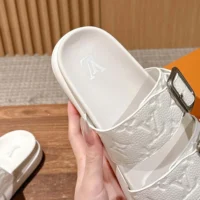 Louis Vuitton Unisex LV Venice Mule-White 1AHSJ3 (1)