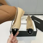 Ballerine Chanel da donna in pelle di vitello verniciata - Sabbia/Nero