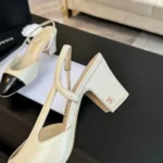 Chanel Slingback da donna in pelle di capra e grosgrain con tacco da 65 mm - Beige