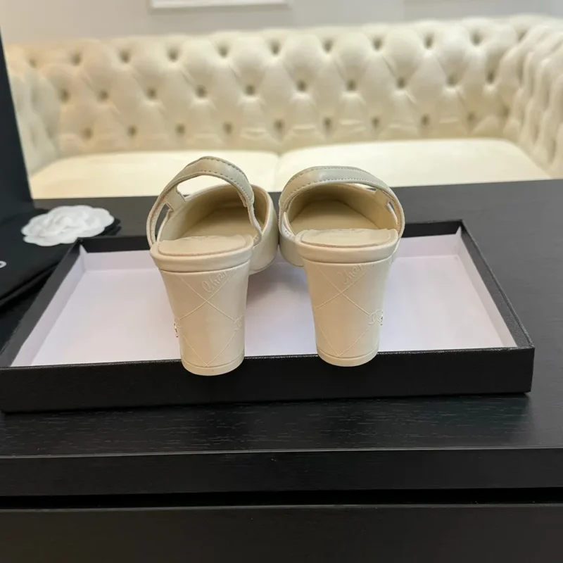 Chanel Slingbacks i getskinn med grosgrain-klack och 65 mm klack – beige