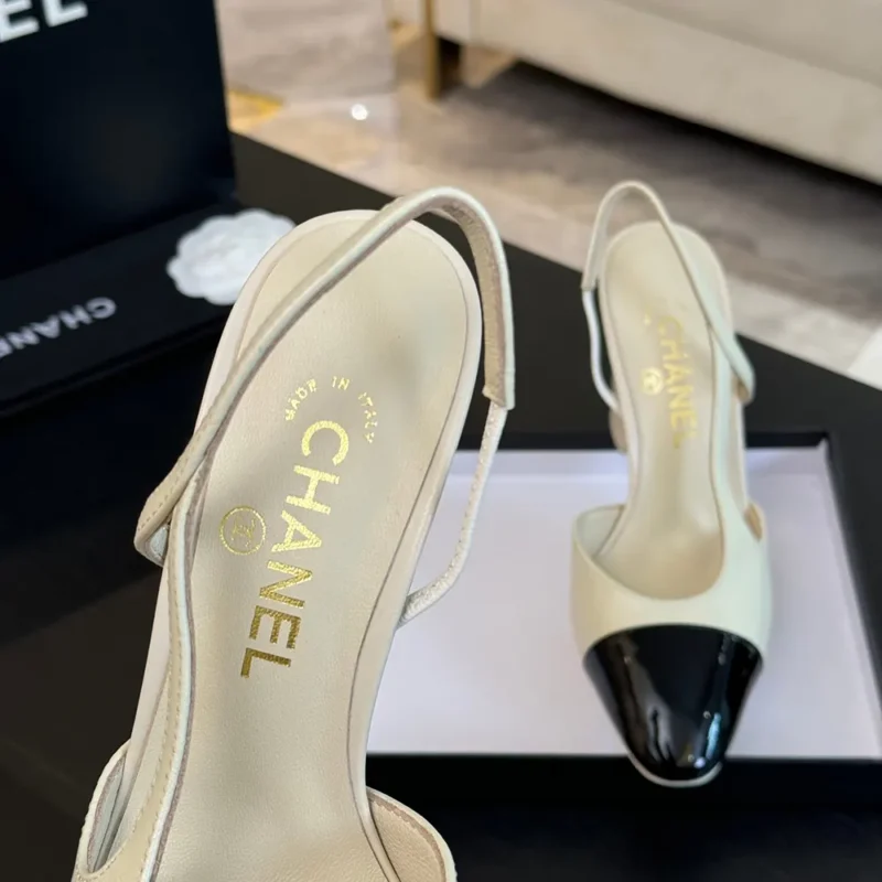 Chanel Slingback da donna in pelle di capra e grosgrain con tacco da 90 mm - Beige