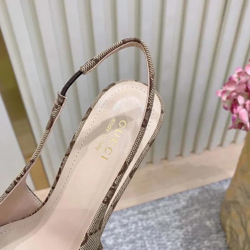Salón Horsebit Gucci GG para mujer ‎812176FAD212549