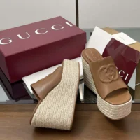 Gucci GG Women’s Interlocking G Sandal-Brown 817212AP0B0 (1)