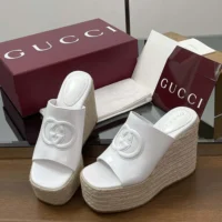 Gucci GG Women’s Interlocking G Sandal-White 817212AP0B0 (1)
