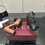 Sandalia de plataforma Gucci GG para mujer - Negro 835313BKO00
