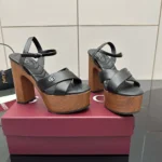 Sandalia de plataforma Gucci GG para mujer - Negro 835313BKO00