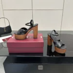 Sandalia de plataforma Gucci GG para mujer - Negro 835313BKO00