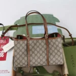 Gucci Borsa tote media GG Emblem da donna - Marrone ‎815214FAD6L9758