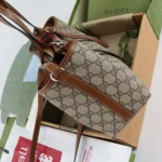 Gucci Borsa tote media GG Emblem da donna - Marrone ‎815214FAD6L9758