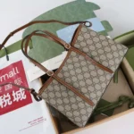 Gucci Borsa tote media GG Emblem da donna - Marrone ‎815214FAD6L9758