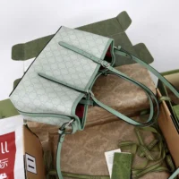 Gucci Women GG Emblem Medium Tote Bag-Green 815214 FAD6L 8458 (1)