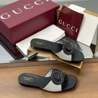 Gucci Women Interlocking G Slide Sandal-Black 835723FAEA0 (1)