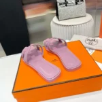 Sandalo Hermes Oran da donna - Viola chiaro H202230Z