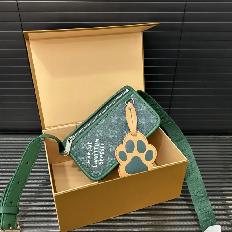 Louis Vuitton LV Men Bosphore Wearable Walle-Green M12637
