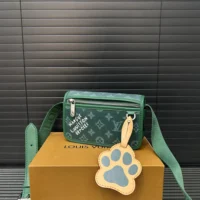 Louis Vuitton LV Men Bosphore Wearable Walle-Green M12637 (1)