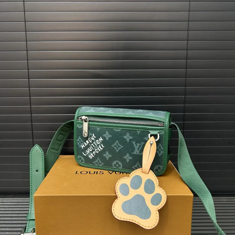 Louis Vuitton LV Men Bosphore Wearable Walle-Green M12637