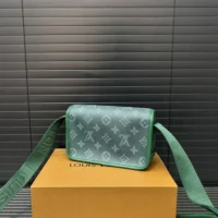 Louis Vuitton LV Men Bosphore Wearable Walle-Green M12637 (1)