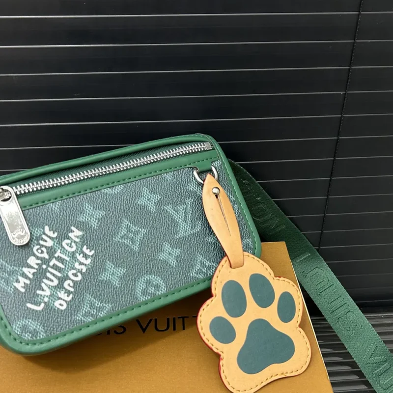 Louis Vuitton LV Men Bosphore Wearable Walle-Green M12637