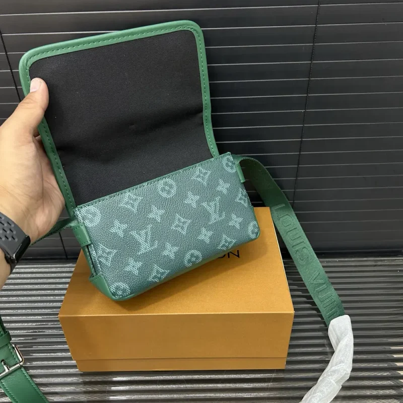 Louis Vuitton LV Men Bosphore Wearable Walle-Green M12637