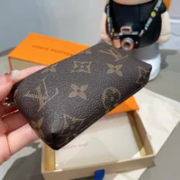 Louis Vuitton LV Unisex Key Pouch Monogram M62650 (1)