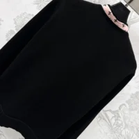 Louis Vuitton Women Monogram Front Cardigan 1AIATT (1)
