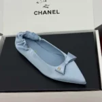 Ballerines Chanel pour femme en satin de soie bleu G46609