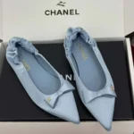 Ballerines Chanel pour femme en satin de soie bleu G46609