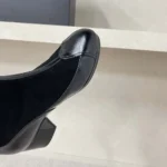 Botas altas Chanel para mujer de ante y piel de becerro, color negro