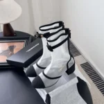 Bottes courtes Chanel pour femme en maille gros-grain - Blanc et noir G46703