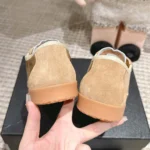 Baskets Chanel pour femme en cuir de veau laminé froissé et cuir de veau suédé G46614