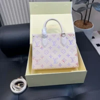 Louis Vuitton LV OnTheGo PM Embossed Grained Cowhide Leather M25770 (1)