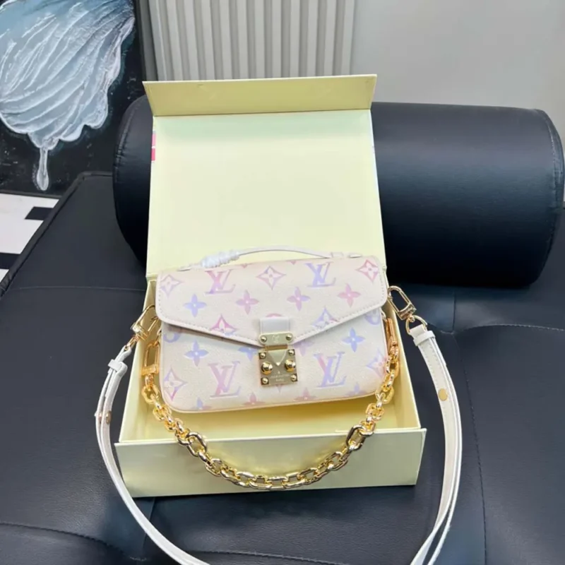 Louis Vuitton LV Pochette Métis East West Embossed Grained Cowhide Leather M25682