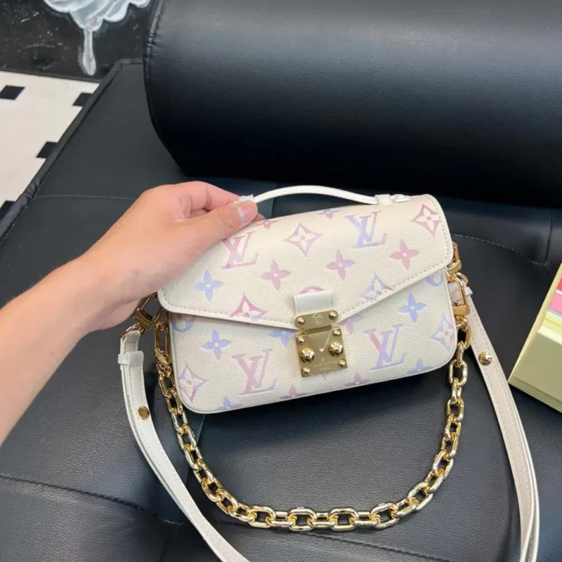Louis Vuitton LV Pochette Métis East West Embossed Grained Cowhide Leather M25682