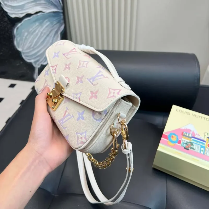 Louis Vuitton LV Pochette Métis East West Embossed Grained Cowhide Leather M25682
