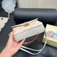 Louis Vuitton LV Pochette Métis East West Embossed Grained Cowhide Leather M25682 (1)
