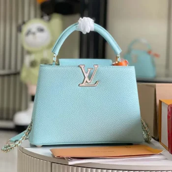 Louis Vuitton LV Dam Capucines BB Handväska Blå Taurillon Läder Skimrande