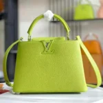 Bolso Louis Vuitton LV para mujer Capucines BB de piel Taurillon color lima brillante
